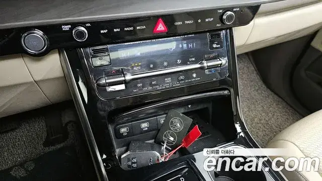 Kia Carnival 2021 — Фото 16/20