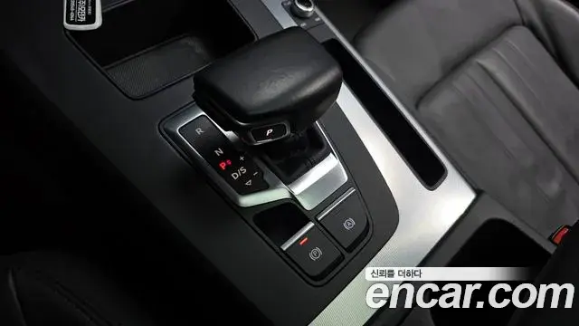 Audi Q5 2021 — ფოტო 16/20