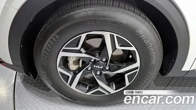 Kia Sportage 2022 — ფოტო 19/20