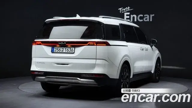 Kia Carnival 2022 — ფოტო 6/20