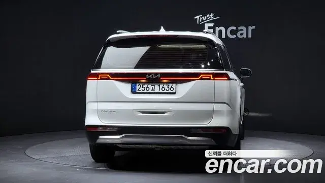 Kia Carnival 2022 — ფოტო 10/20