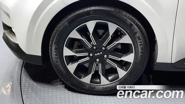 Kia Carnival 2022 — ფოტო 13/20