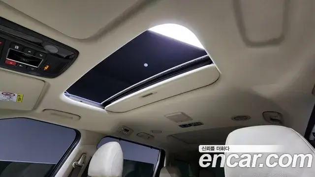 Kia Carnival 2022 — ფოტო 18/20