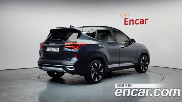 Kia Seltos 2021 — ფოტო 18/20