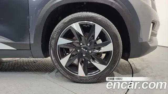 Kia Seltos 2021 — ფოტო 3/20