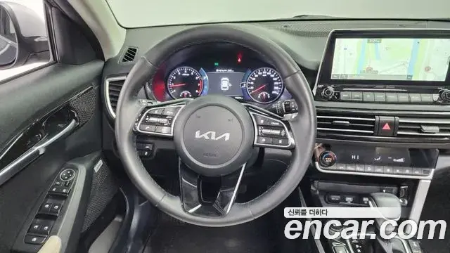 Kia Seltos 2021 — ფოტო 16/20
