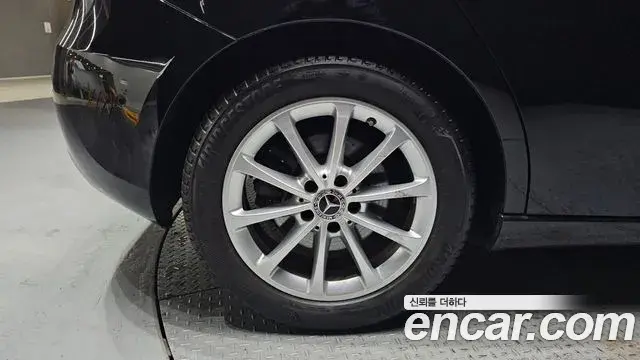 Mercedes-Benz A-Class 2020 — Şəkil 21/21