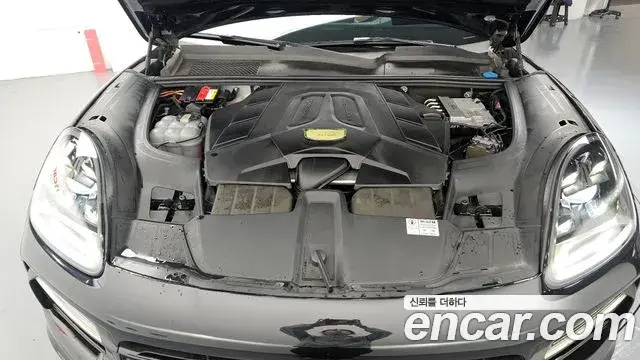 Porsche Cayenne 2021 — Photo 11/20