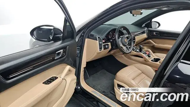 Porsche Cayenne 2021 — Photo 19/20