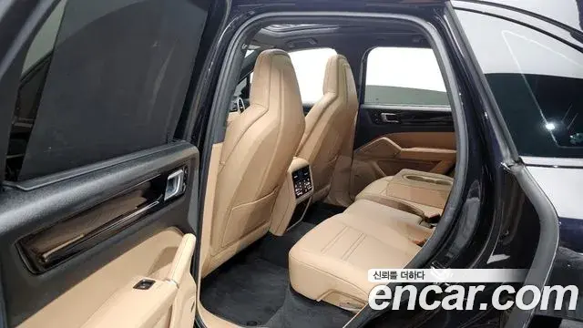 Porsche Cayenne 2021 — Photo 16/20