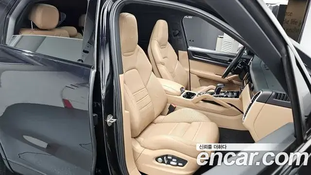 Porsche Cayenne 2021 — Photo 15/20