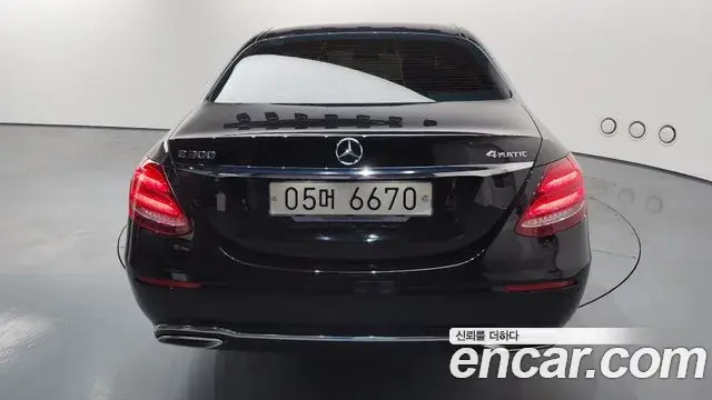 Mercedes-Benz E-Class 2018 — Фото 4/20