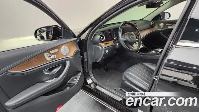 Mercedes-Benz E-Class 2018 — Фото 10/20