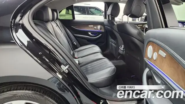 Mercedes-Benz E-Class 2018 — Фото 12/20