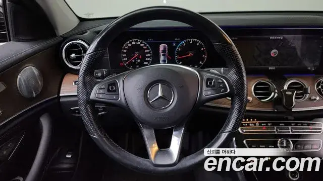 Mercedes-Benz E-Class 2018 — Фото 13/20