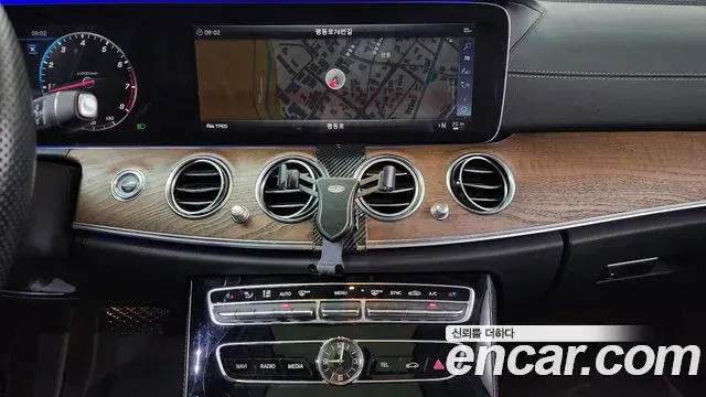 Mercedes-Benz E-Class 2018 — Фото 14/20
