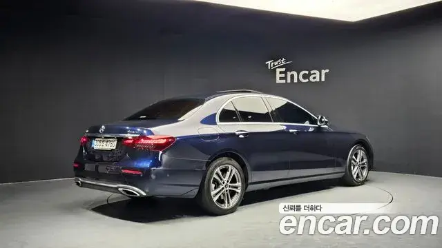 Mercedes-Benz E-Class 2022 — ფოტო 14/20