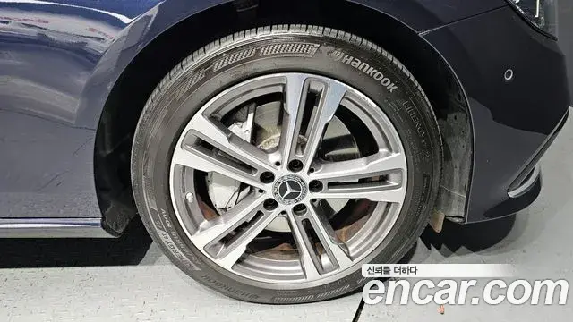 Mercedes-Benz E-Class 2022 — ფოტო 9/20