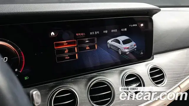 Mercedes-Benz E-Class 2022 — ფოტო 16/20