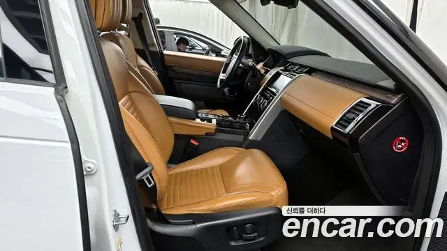 Land Rover Discovery 5 2019 — Photo 14/20