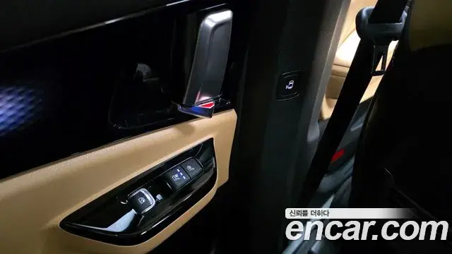 Kia Carnival 2021 — Фото 17/20