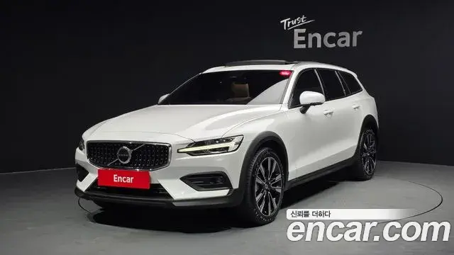 Volvo V60 Cross Country 2022 — Фото 1/20