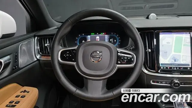 Volvo V60 Cross Country 2022 — Фото 13/20