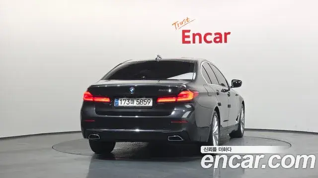 BMW 5 Series 2021 — Şəkil 17/20
