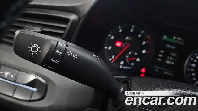 Hyundai Veloster 2018 — Photo 19/20