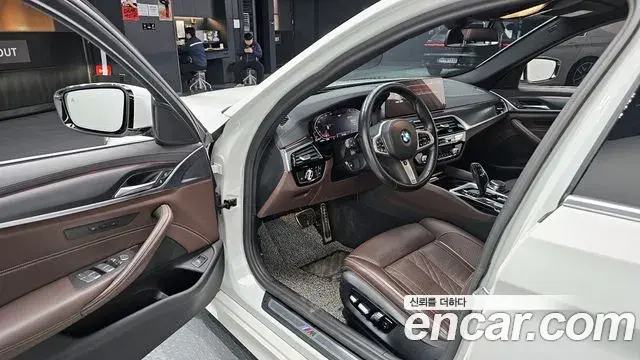 BMW 5 Series 2023 — Фото 11/20