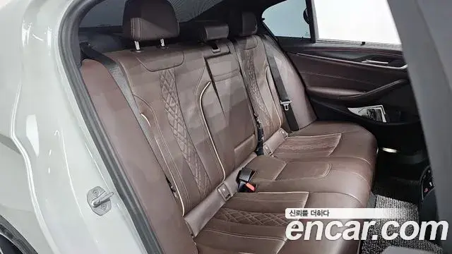 BMW 5 Series 2023 — Фото 12/20