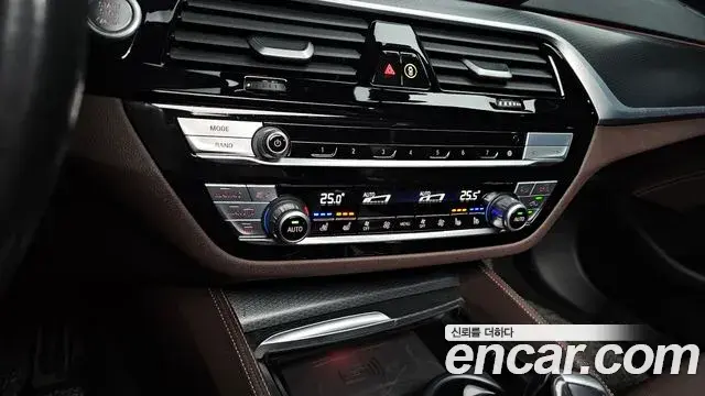 BMW 5 Series 2023 — Фото 16/20