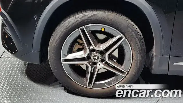 Mercedes-Benz GLA-Class 2022 — Photo 8/20