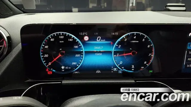 Mercedes-Benz GLA-Class 2022 — Photo 10/20
