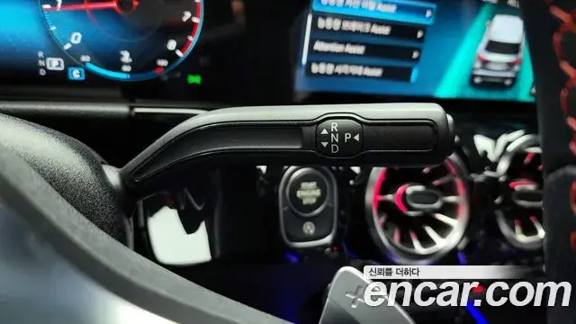 Mercedes-Benz GLA-Class 2022 — Photo 12/20