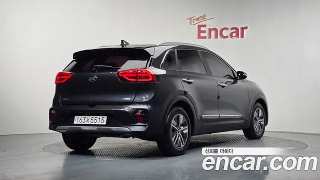 Kia Niro 2021 — ფოტო 13/20