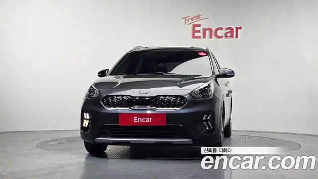 Kia Niro 2021 — ფოტო 14/20