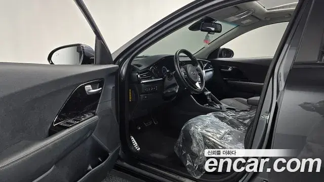 Kia Niro 2021 — ფოტო 7/20