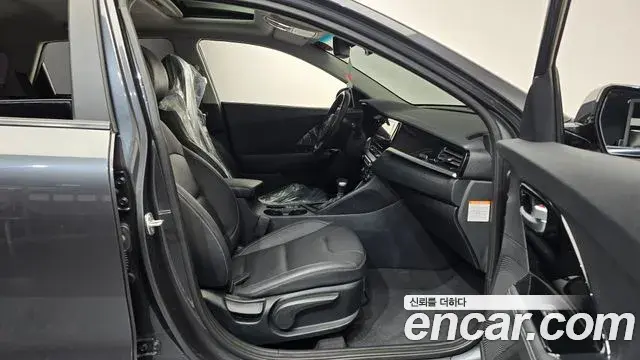 Kia Niro 2021 — ფოტო 8/20