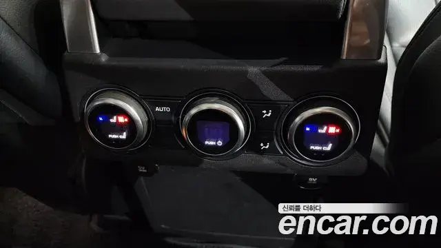 Land Rover Discovery 5 2018 — Şəkil 12/20