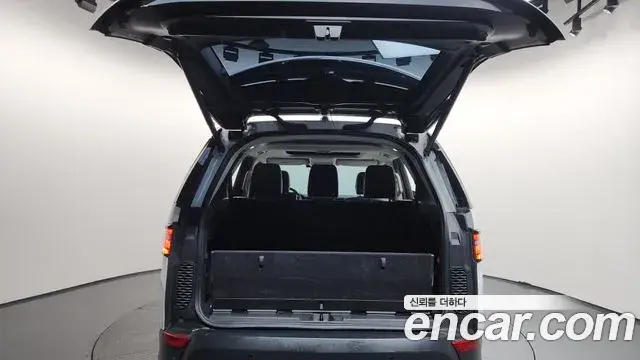 Land Rover Discovery 5 2018 — Şəkil 6/20