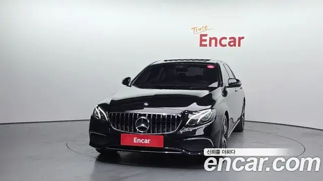 Mercedes-Benz E-Class 2020 — Photo 2/20
