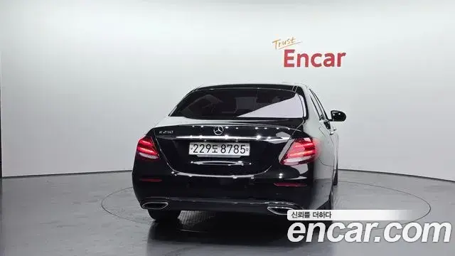 Mercedes-Benz E-Class 2020 — Photo 12/20