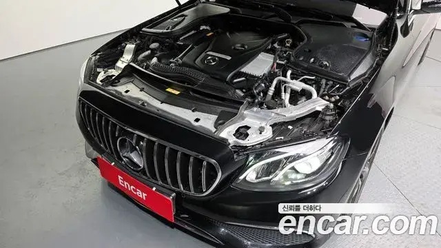 Mercedes-Benz E-Class 2020 — Photo 19/20