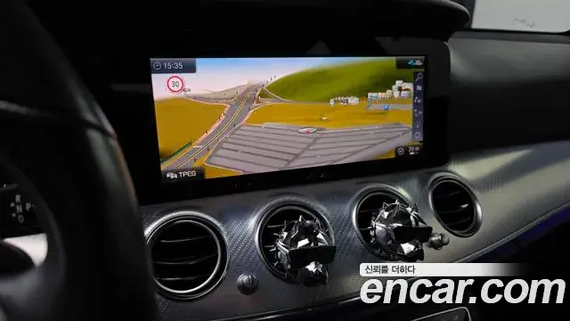 Mercedes-Benz E-Class 2020 — Photo 16/20