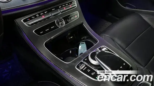 Mercedes-Benz E-Class 2020 — Photo 4/20