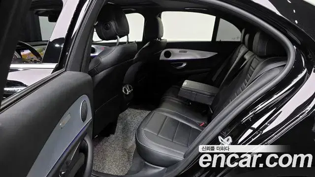 Mercedes-Benz E-Class 2020 — Photo 13/20