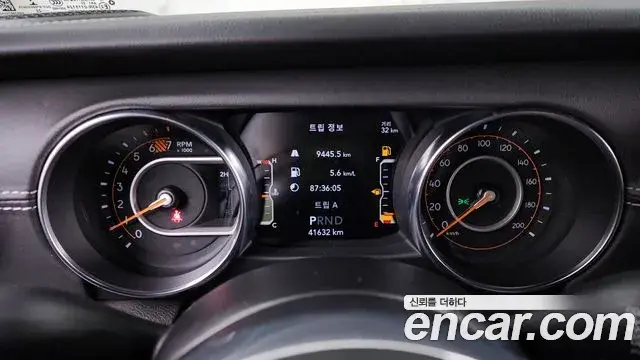 Jeep Wrangler 2022 — Фото 8/20