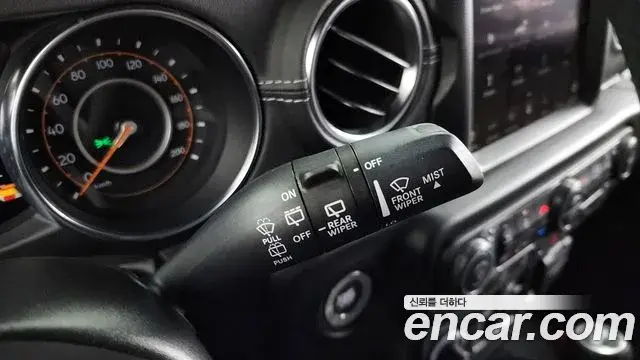 Jeep Wrangler 2022 — Фото 19/20