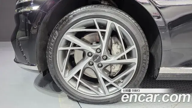 Genesis G90 2023 — Photo 14/20